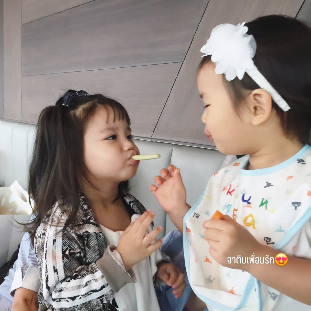 แอฟ - ทักษอร ภักดิ์สุขเจริญ