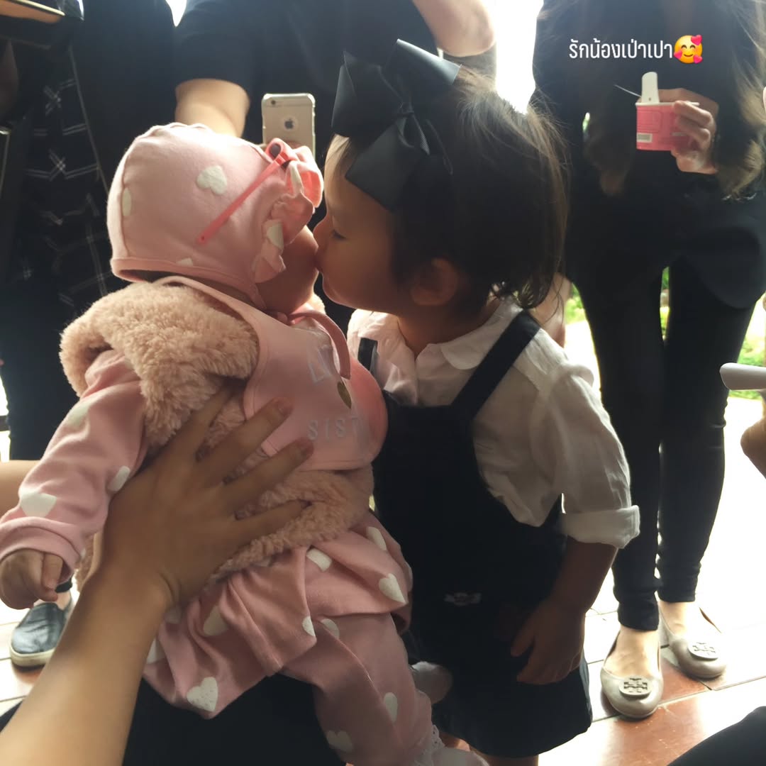 แอฟ - ทักษอร ภักดิ์สุขเจริญ