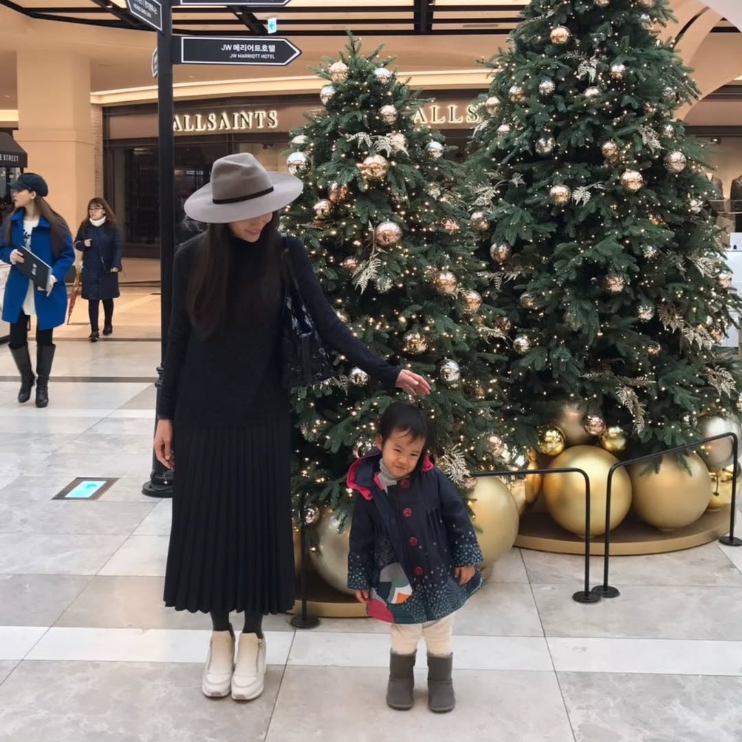 แอฟ - ทักษอร ภักดิ์สุขเจริญ