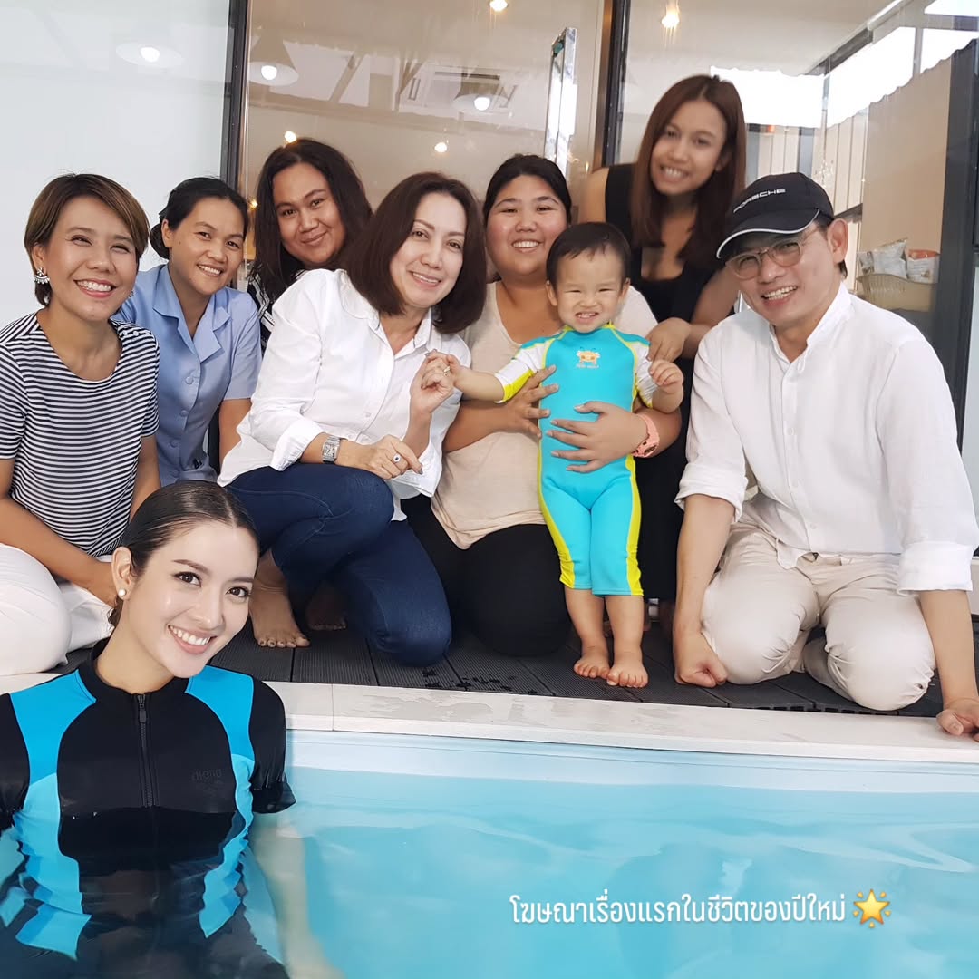 แอฟ - ทักษอร ภักดิ์สุขเจริญ