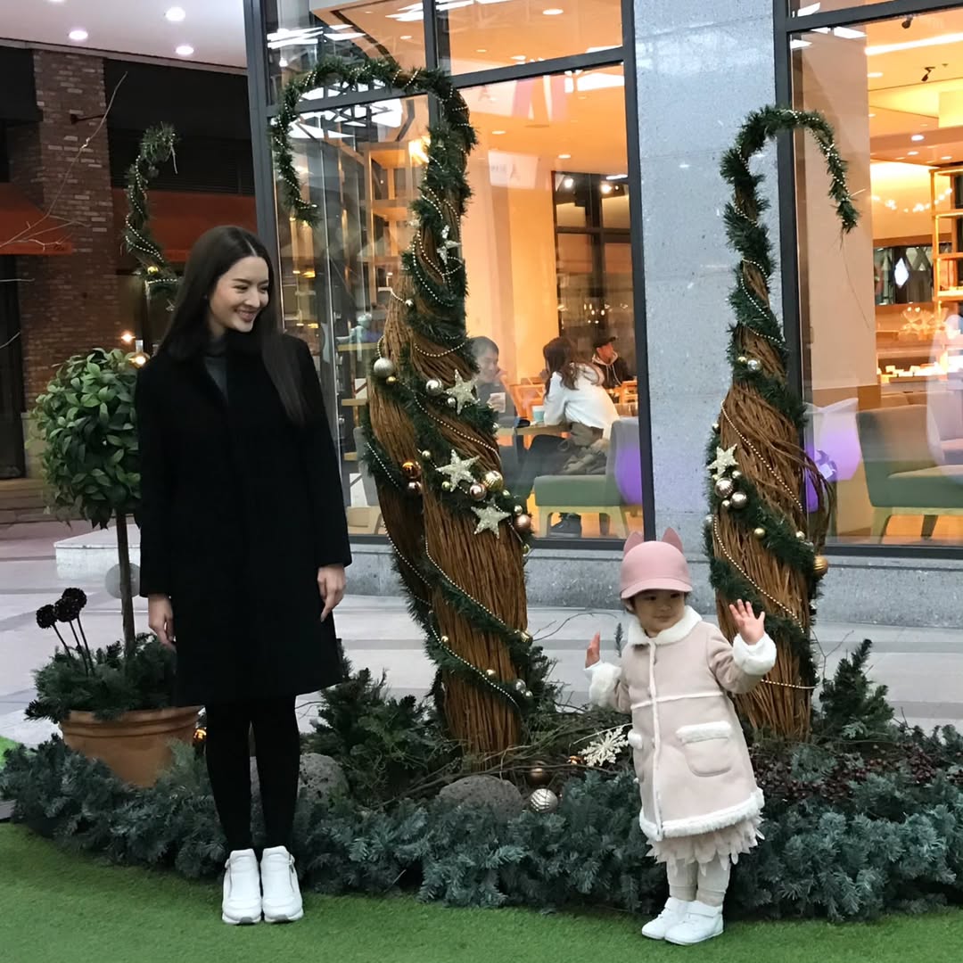 แอฟ - ทักษอร ภักดิ์สุขเจริญ