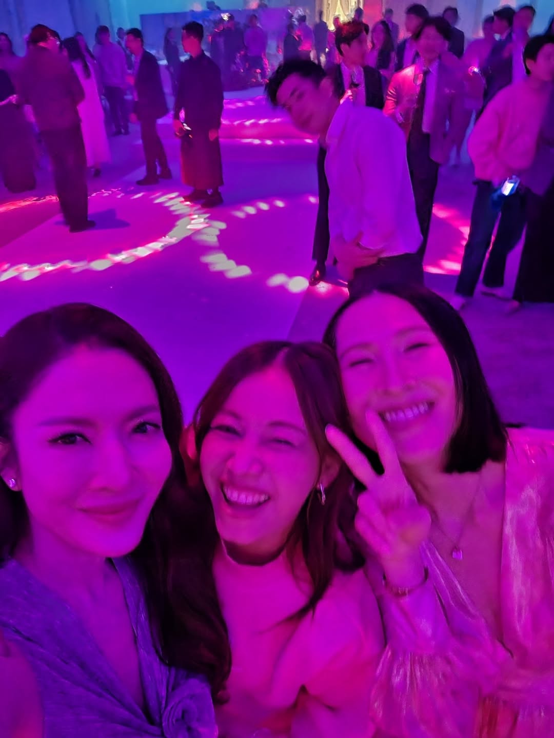 แอฟ - ทักษอร ภักดิ์สุขเจริญ