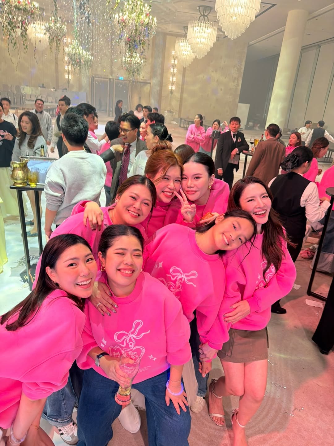 แอฟ - ทักษอร ภักดิ์สุขเจริญ