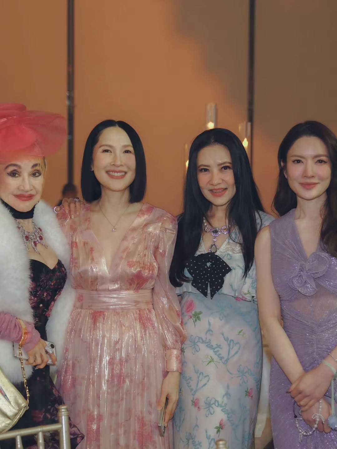 แอฟ - ทักษอร ภักดิ์สุขเจริญ