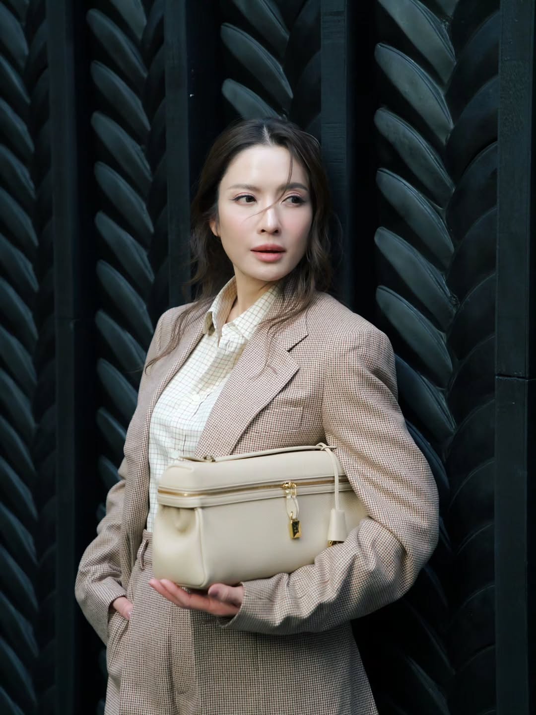 แอฟ - ทักษอร ภักดิ์สุขเจริญ