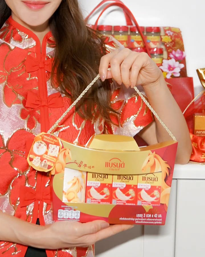 แอฟ - ทักษอร ภักดิ์สุขเจริญ