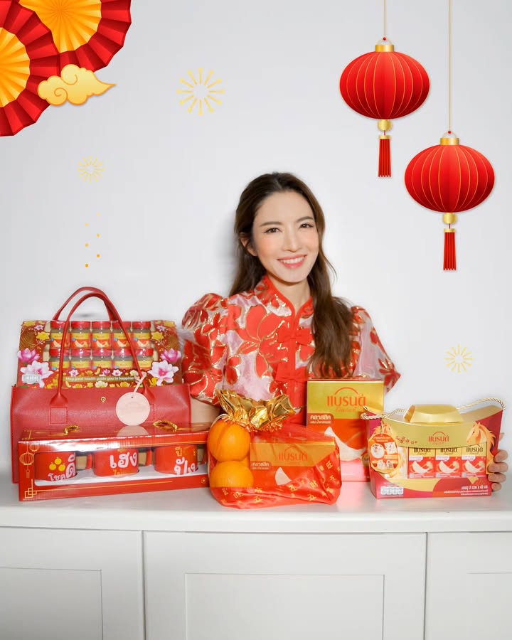 แอฟ - ทักษอร ภักดิ์สุขเจริญ