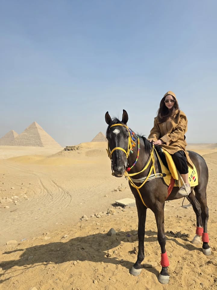 แอฟ - ทักษอร ภักดิ์สุขเจริญ