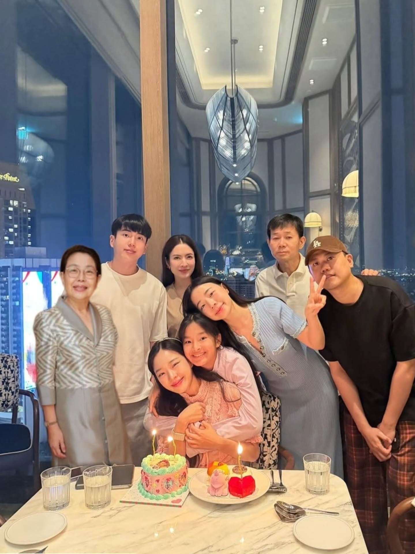 แอฟ - ทักษอร ภักดิ์สุขเจริญ