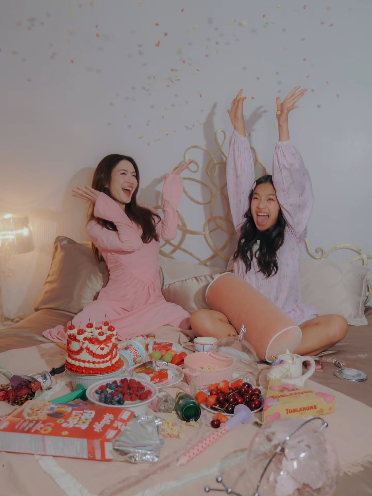 แอฟ - ทักษอร ภักดิ์สุขเจริญ