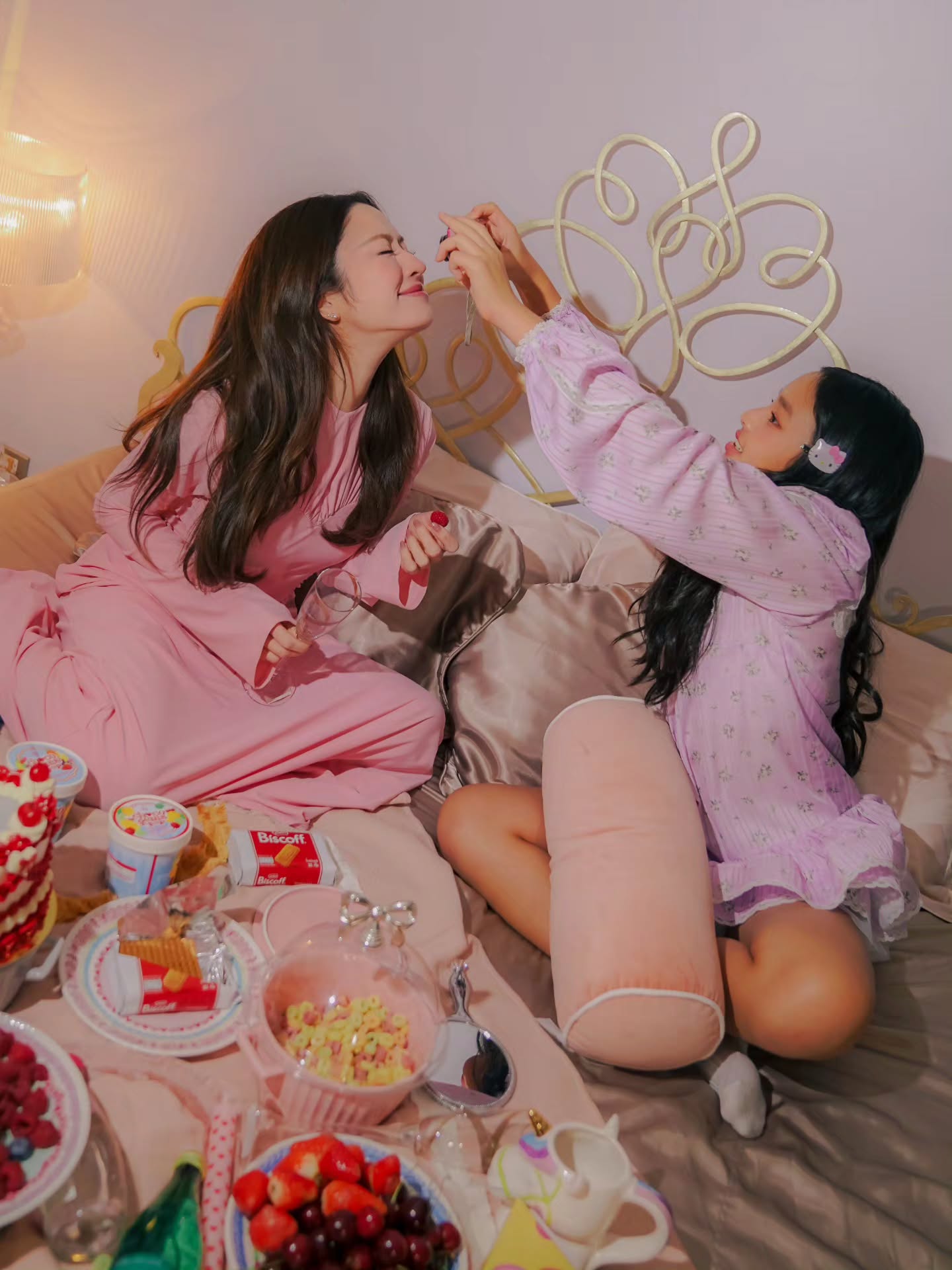 แอฟ - ทักษอร ภักดิ์สุขเจริญ