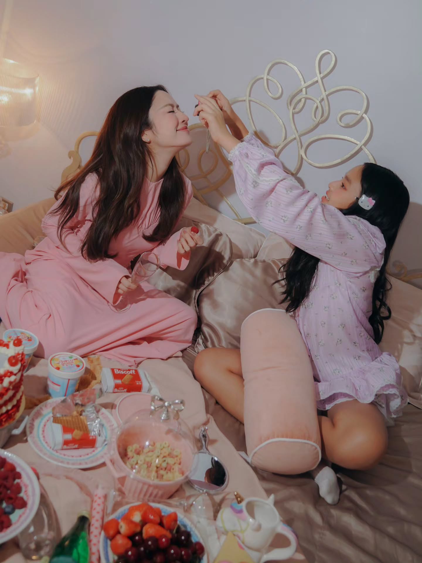 แอฟ - ทักษอร ภักดิ์สุขเจริญ