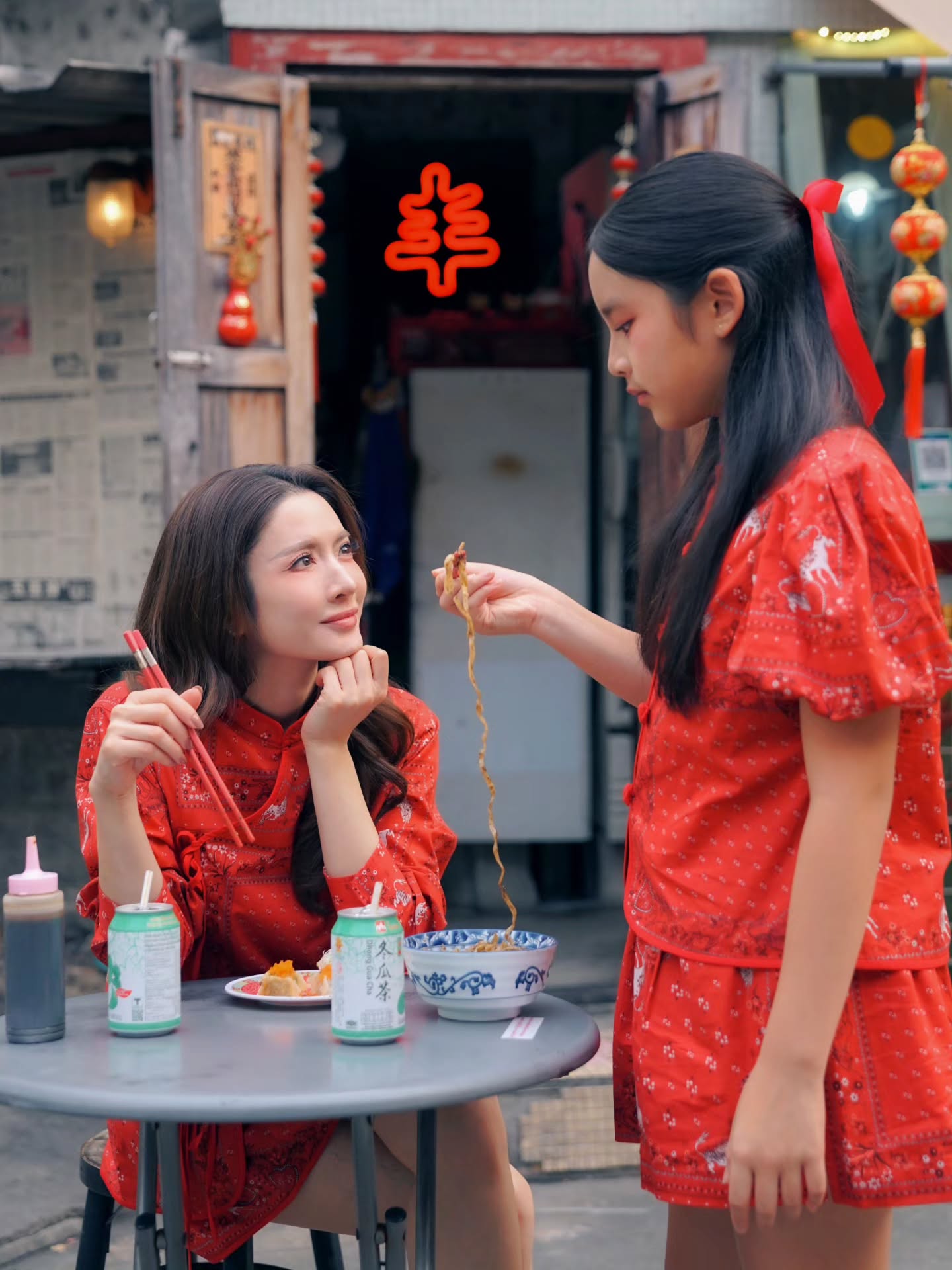 แอฟ - ทักษอร ภักดิ์สุขเจริญ