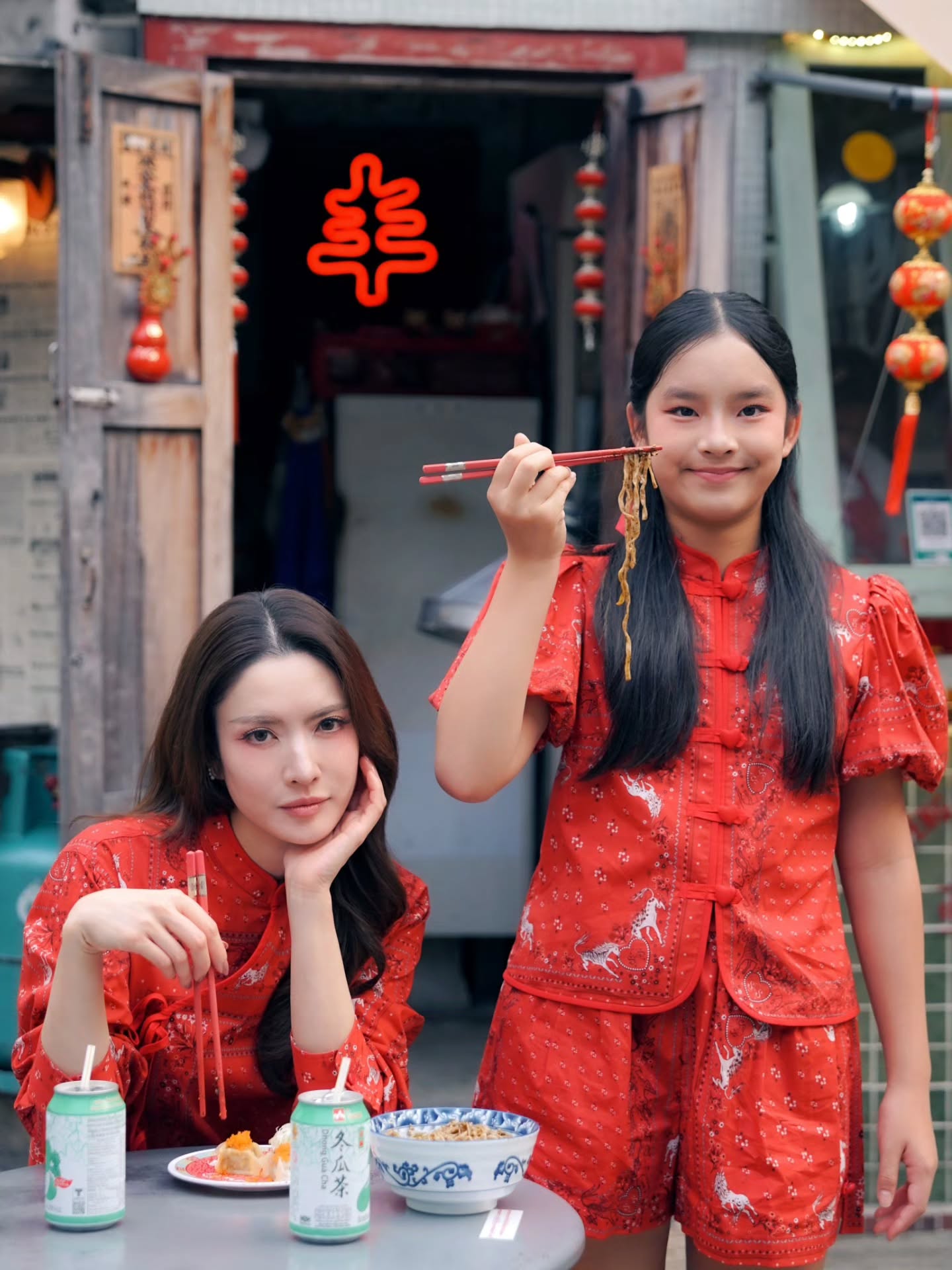 แอฟ - ทักษอร ภักดิ์สุขเจริญ