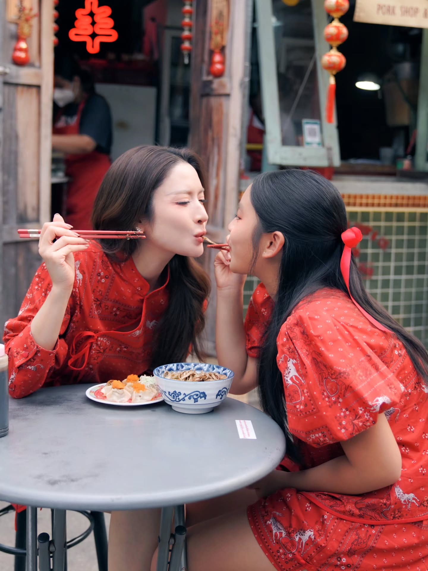 แอฟ - ทักษอร ภักดิ์สุขเจริญ