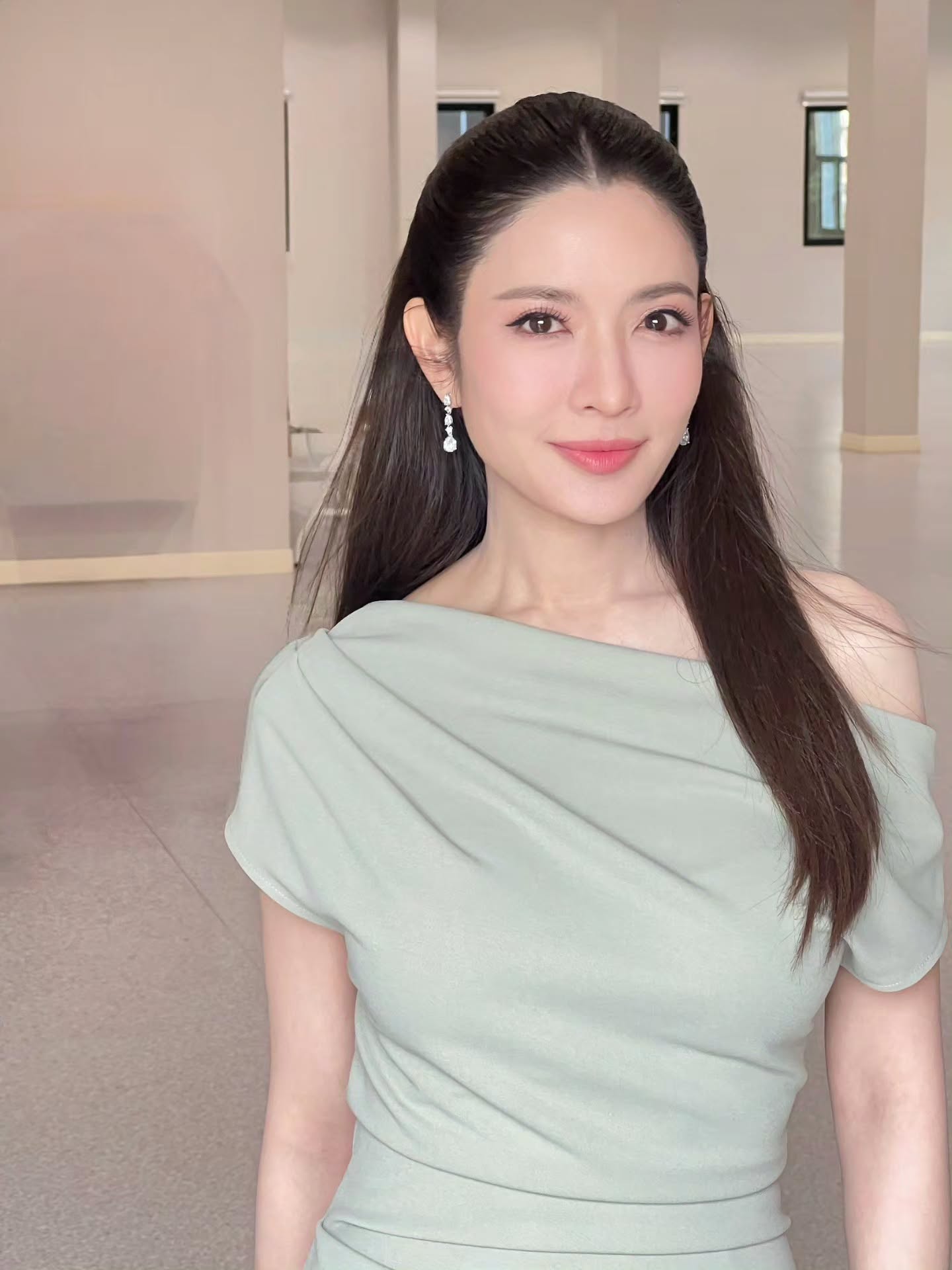 แอฟ - ทักษอร ภักดิ์สุขเจริญ