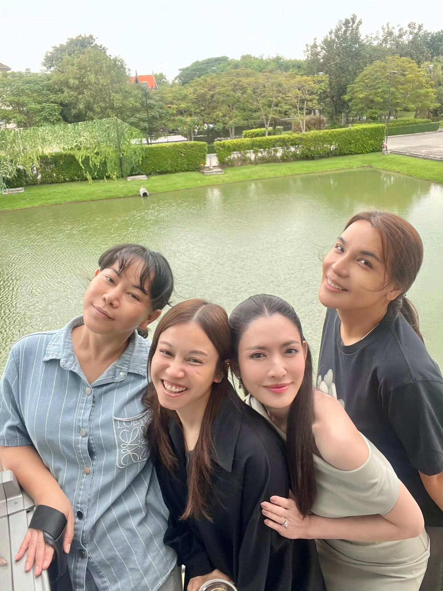 แอฟ - ทักษอร ภักดิ์สุขเจริญ