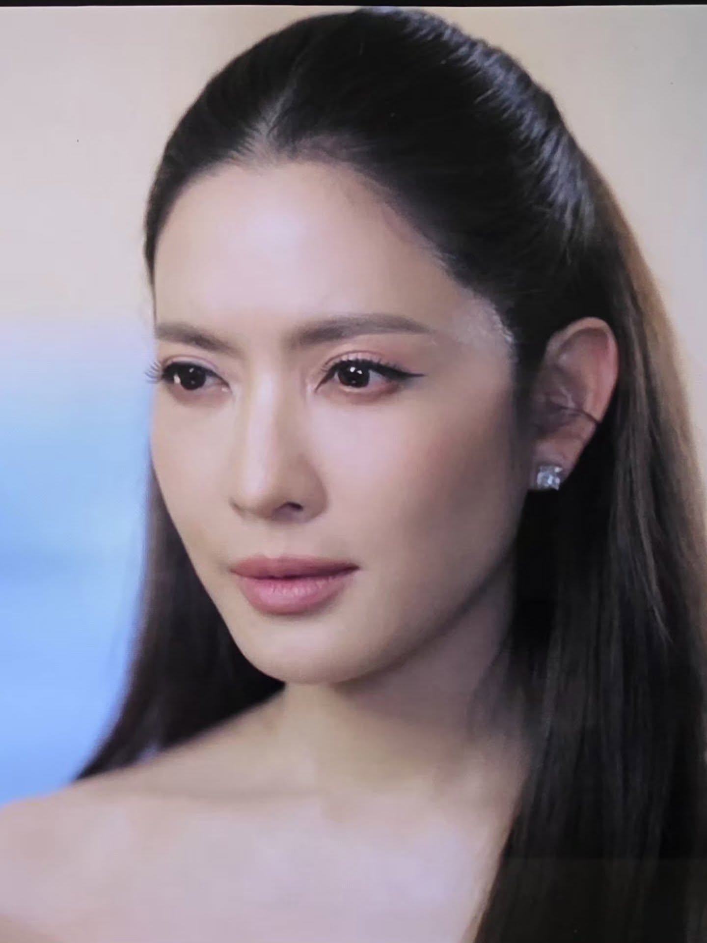 แอฟ - ทักษอร ภักดิ์สุขเจริญ