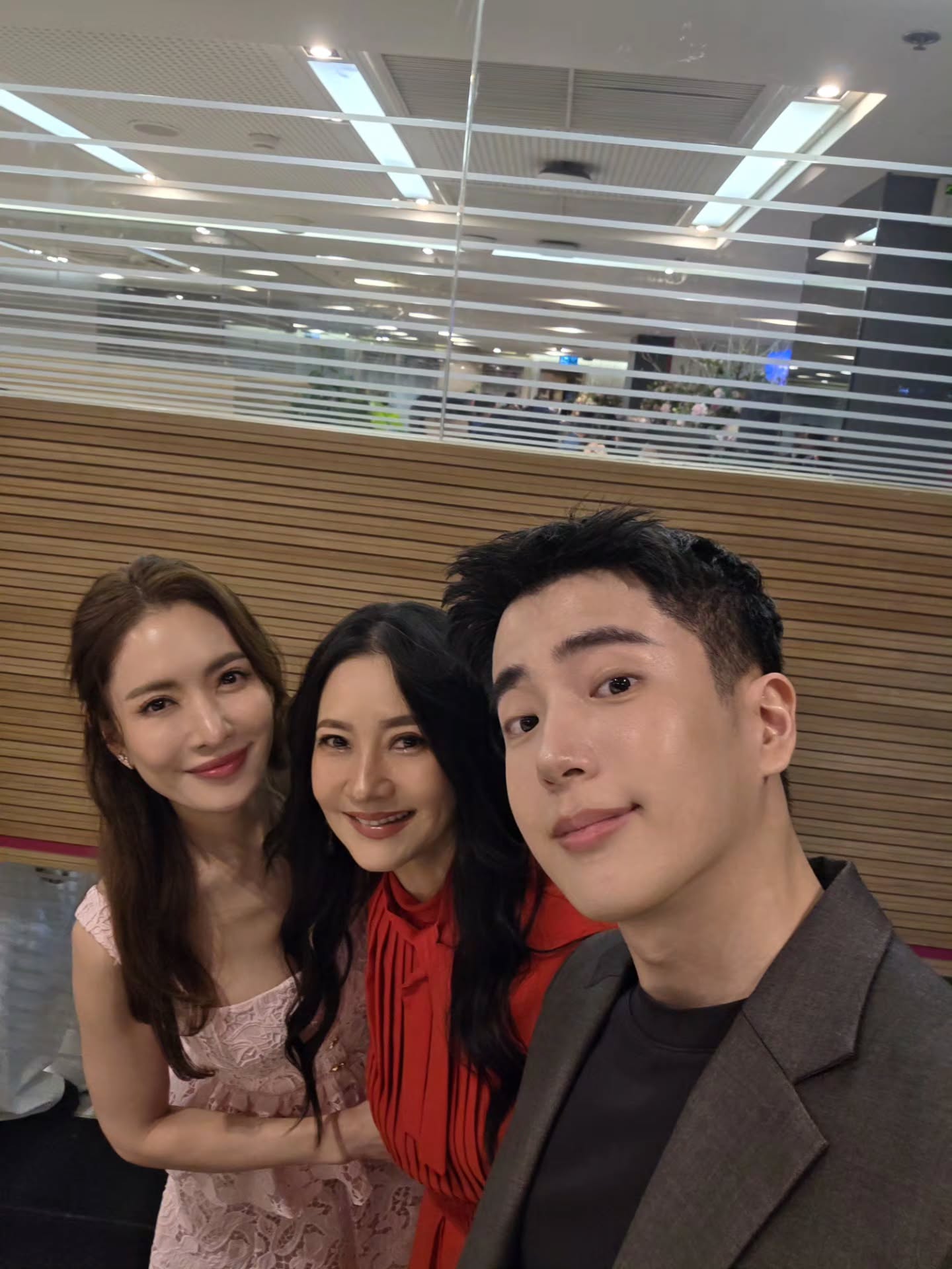 แอฟ - ทักษอร ภักดิ์สุขเจริญ