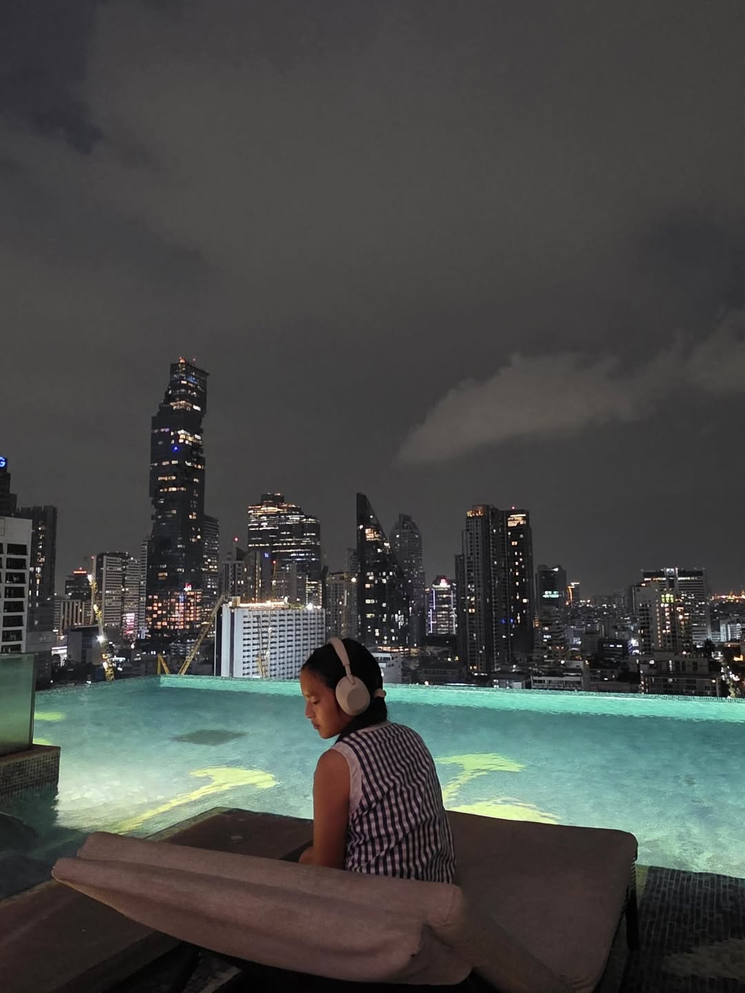 แอฟ - ทักษอร ภักดิ์สุขเจริญ