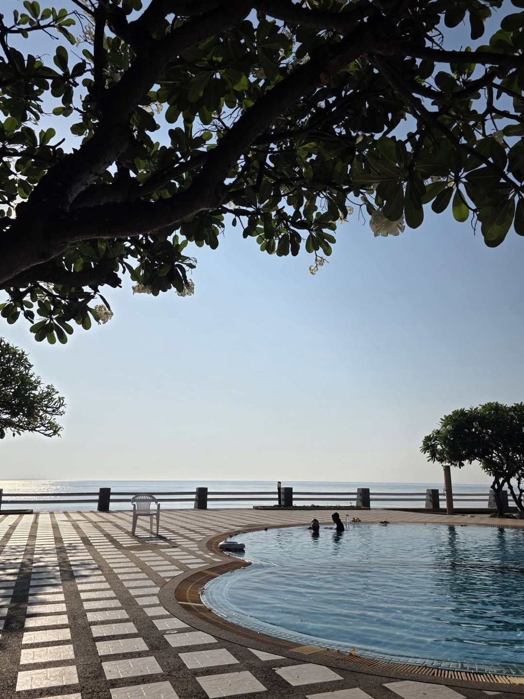 แอฟ - ทักษอร ภักดิ์สุขเจริญ