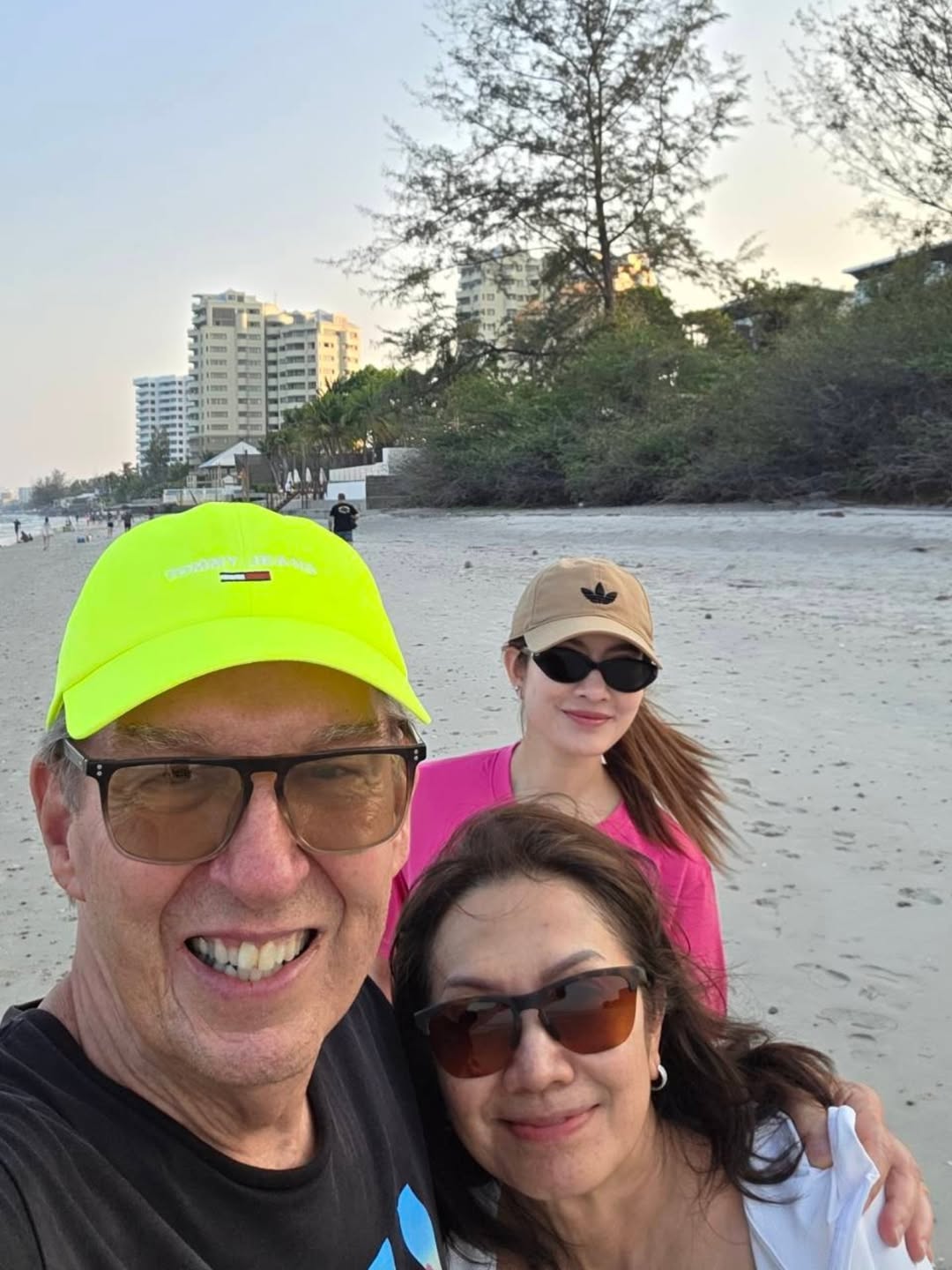 แอฟ - ทักษอร ภักดิ์สุขเจริญ