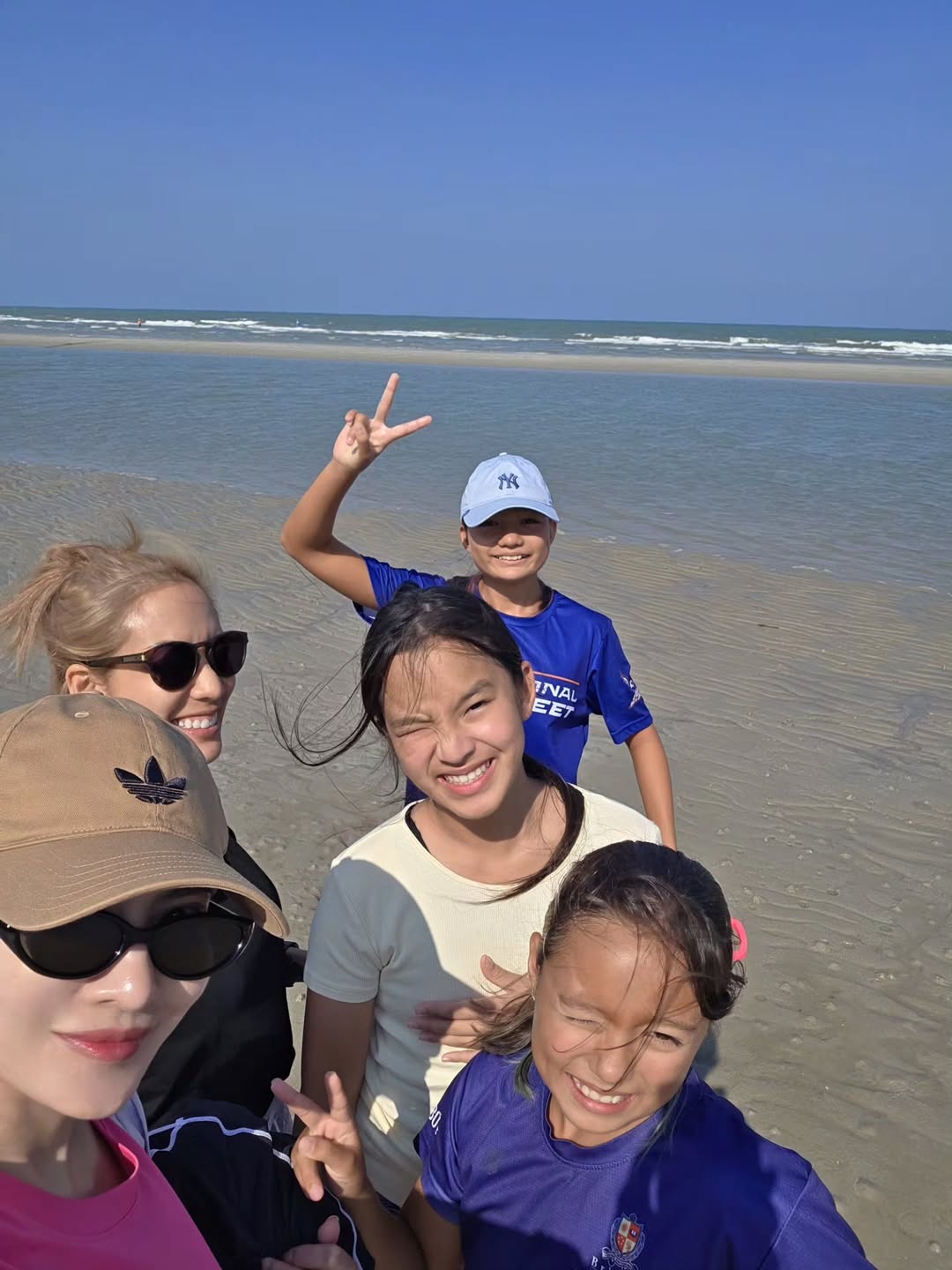 แอฟ - ทักษอร ภักดิ์สุขเจริญ