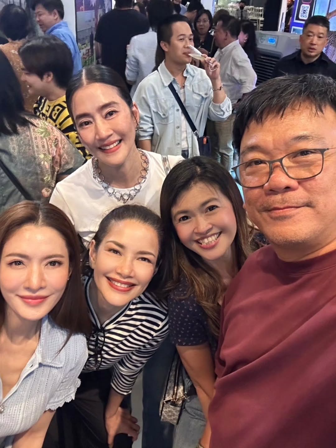 แอฟ - ทักษอร ภักดิ์สุขเจริญ