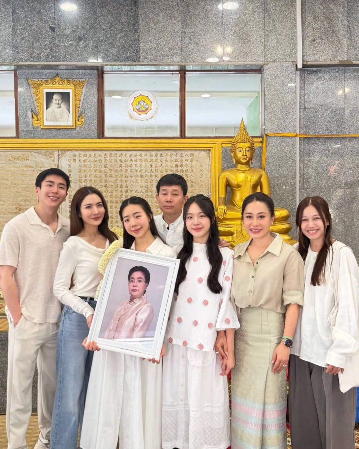 แอฟ - ทักษอร ภักดิ์สุขเจริญ