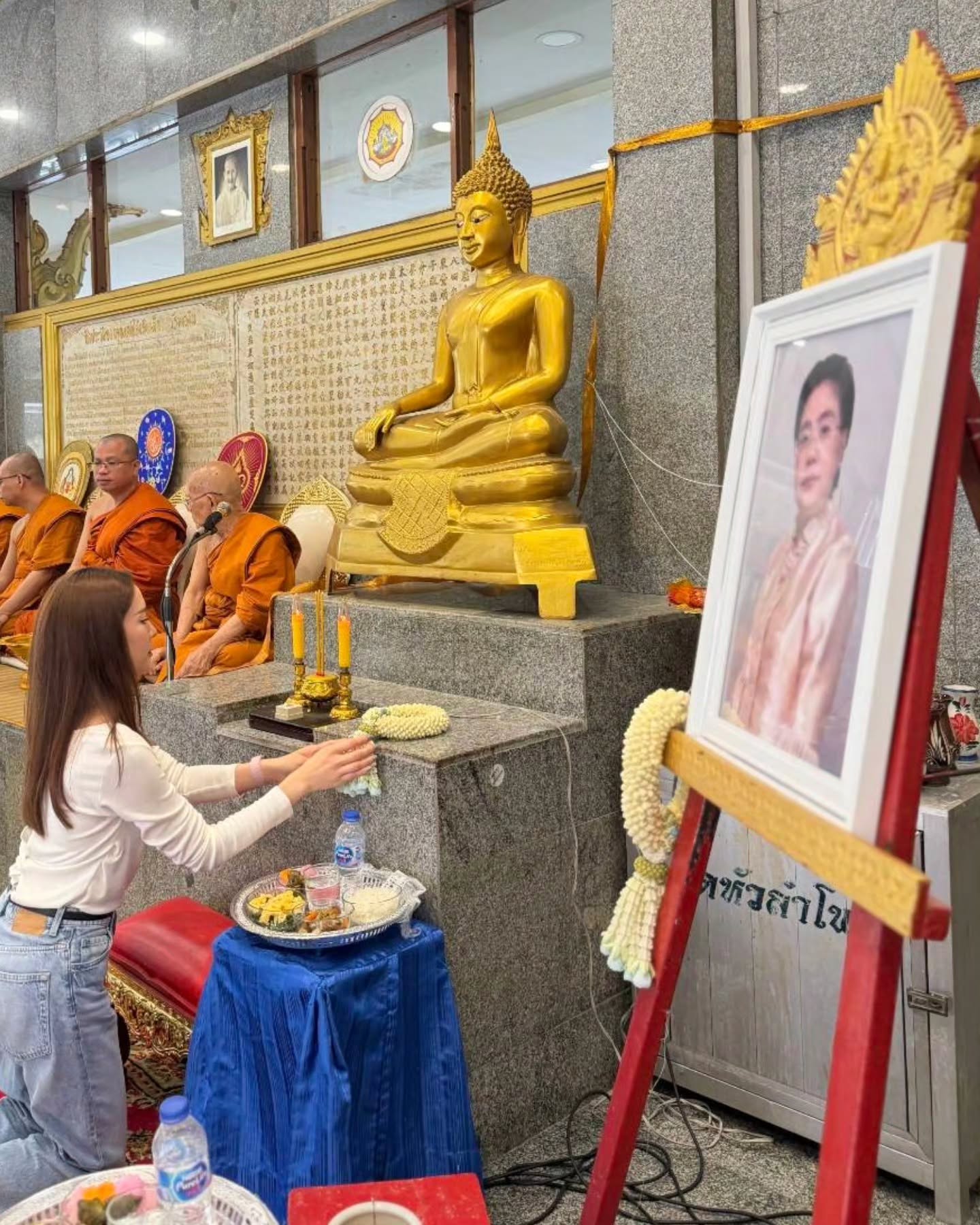 แอฟ - ทักษอร ภักดิ์สุขเจริญ