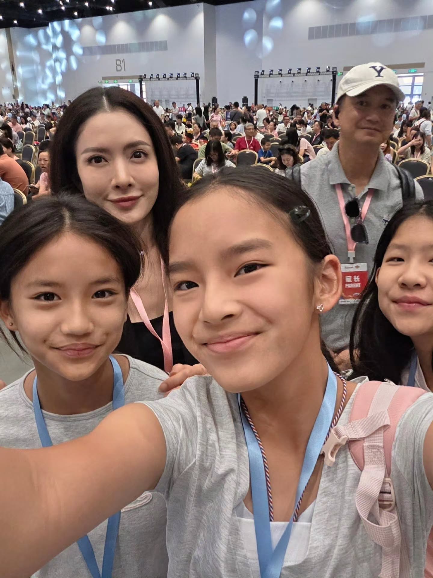 แอฟ - ทักษอร ภักดิ์สุขเจริญ