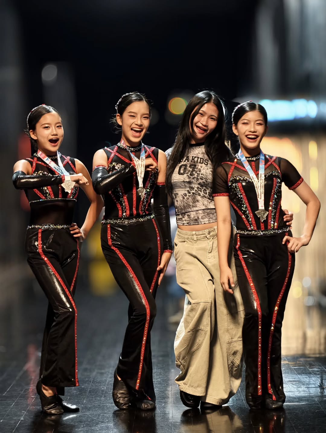 แอฟ - ทักษอร ภักดิ์สุขเจริญ