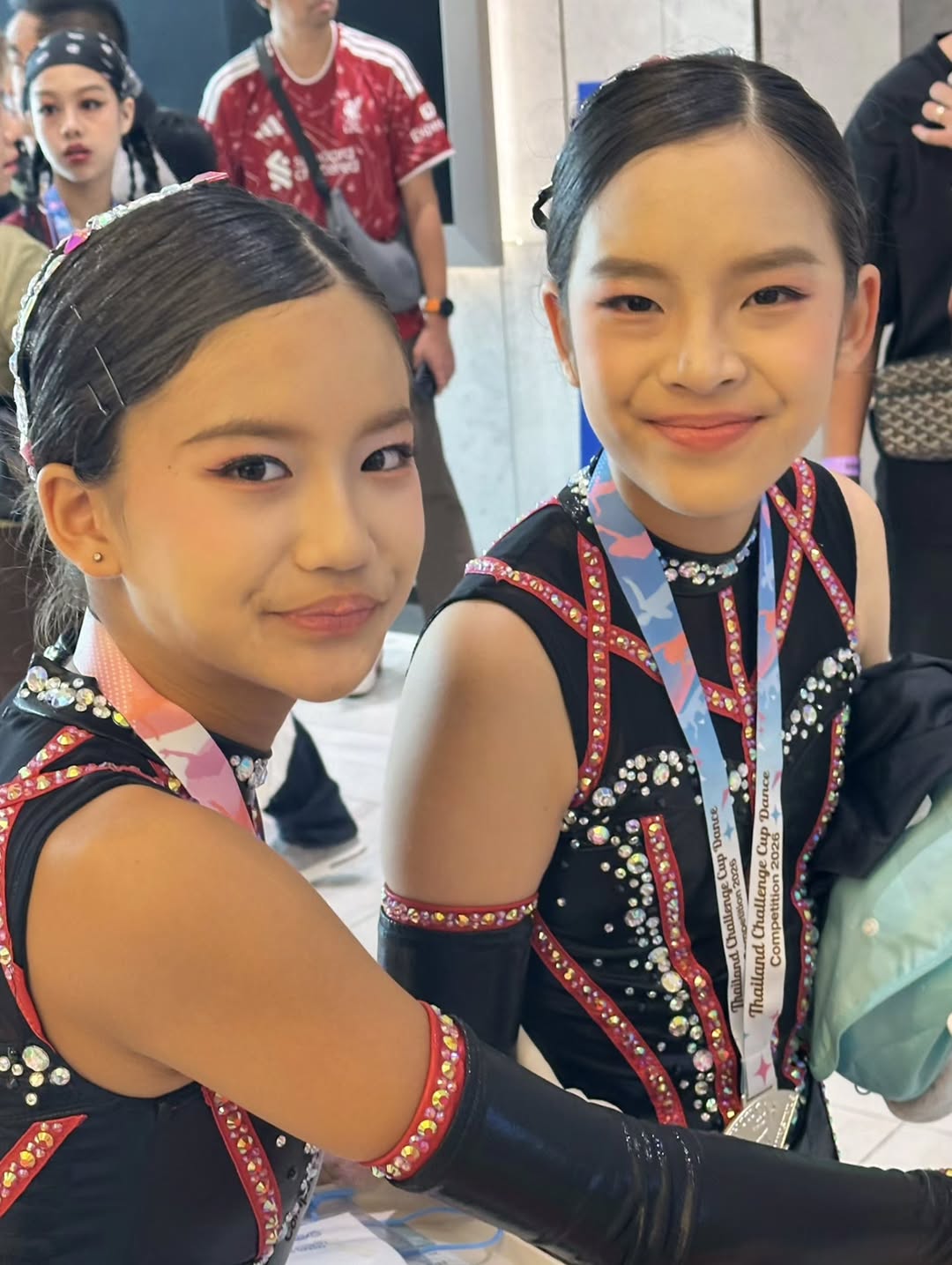 แอฟ - ทักษอร ภักดิ์สุขเจริญ