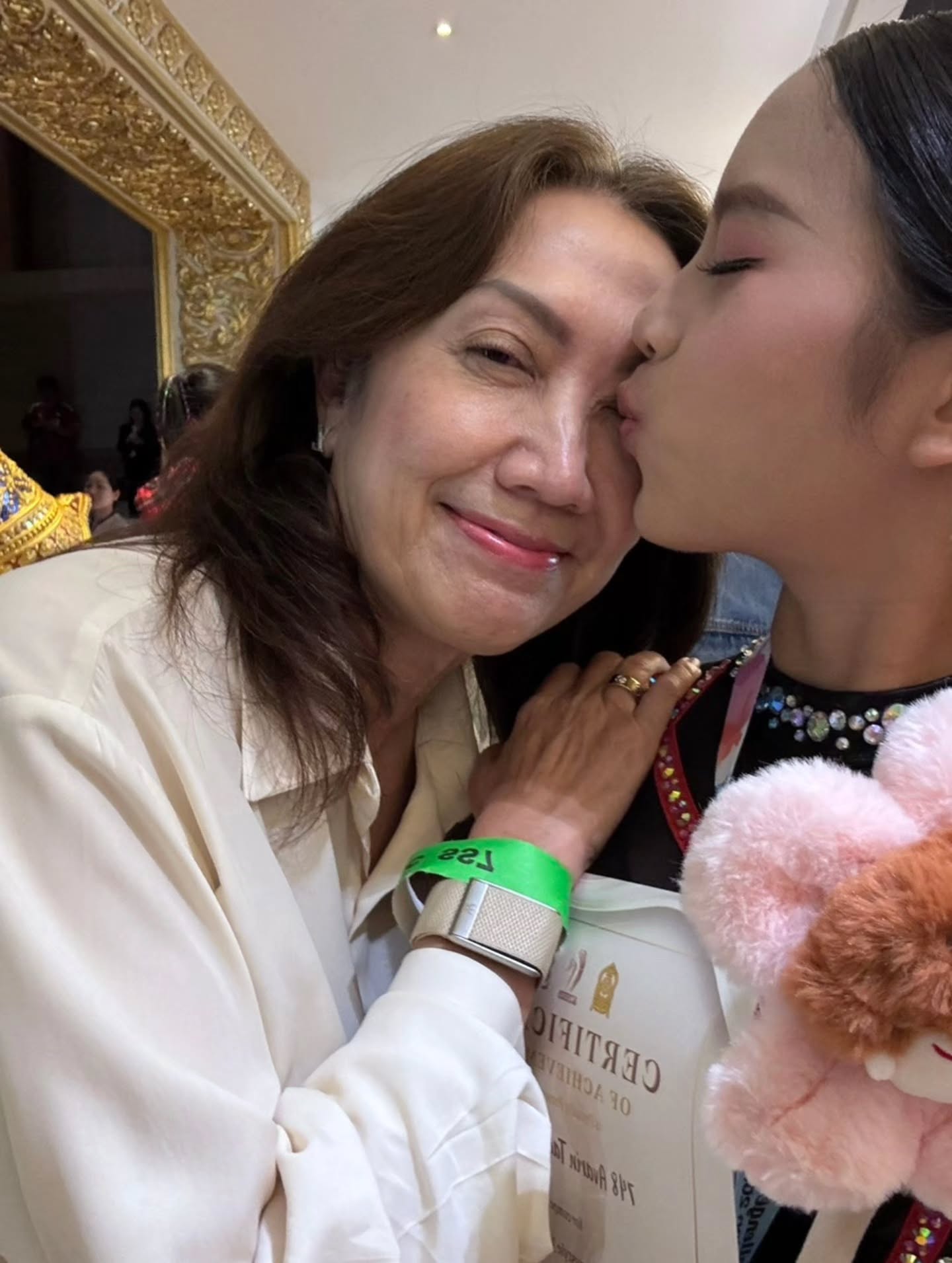 แอฟ - ทักษอร ภักดิ์สุขเจริญ