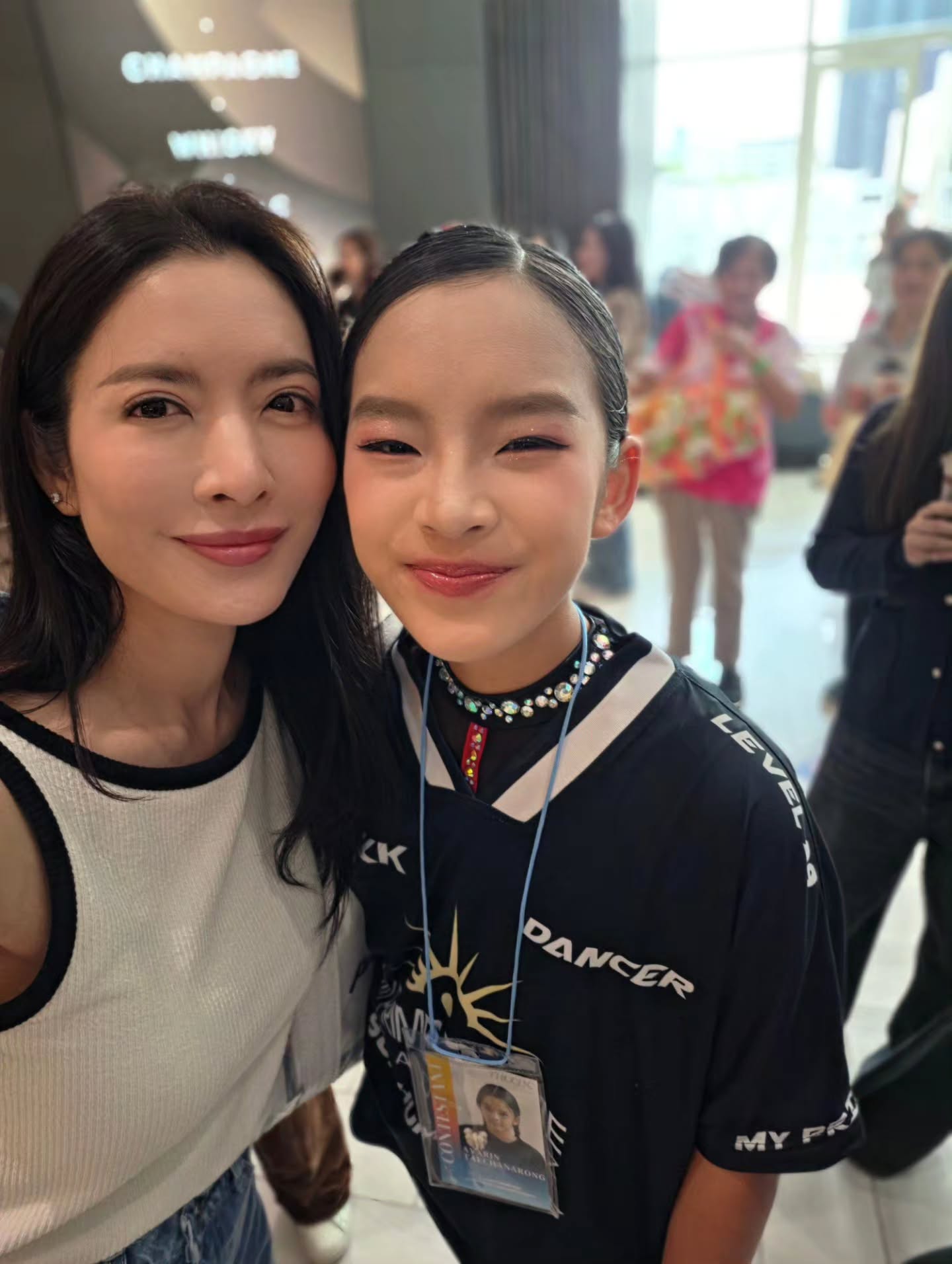แอฟ - ทักษอร ภักดิ์สุขเจริญ