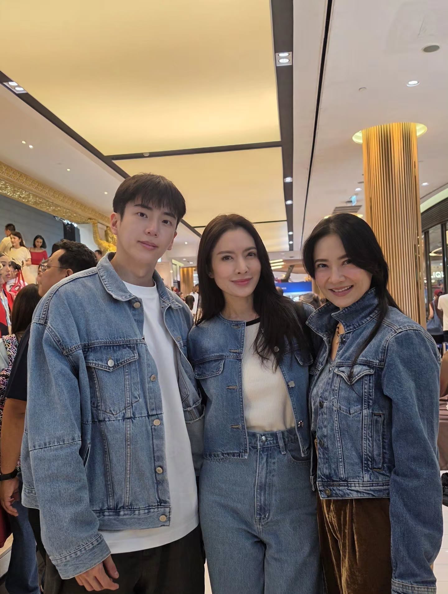 แอฟ - ทักษอร ภักดิ์สุขเจริญ