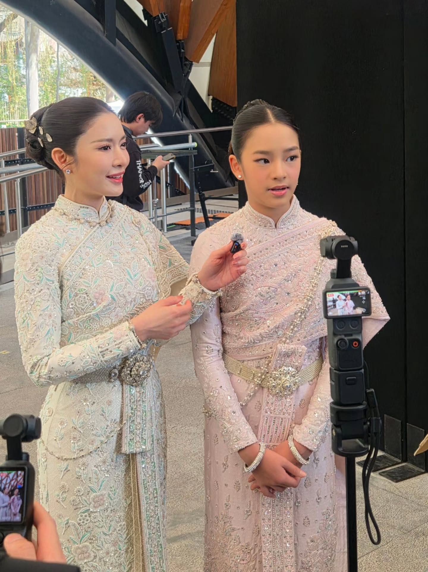 แอฟ - ทักษอร ภักดิ์สุขเจริญ