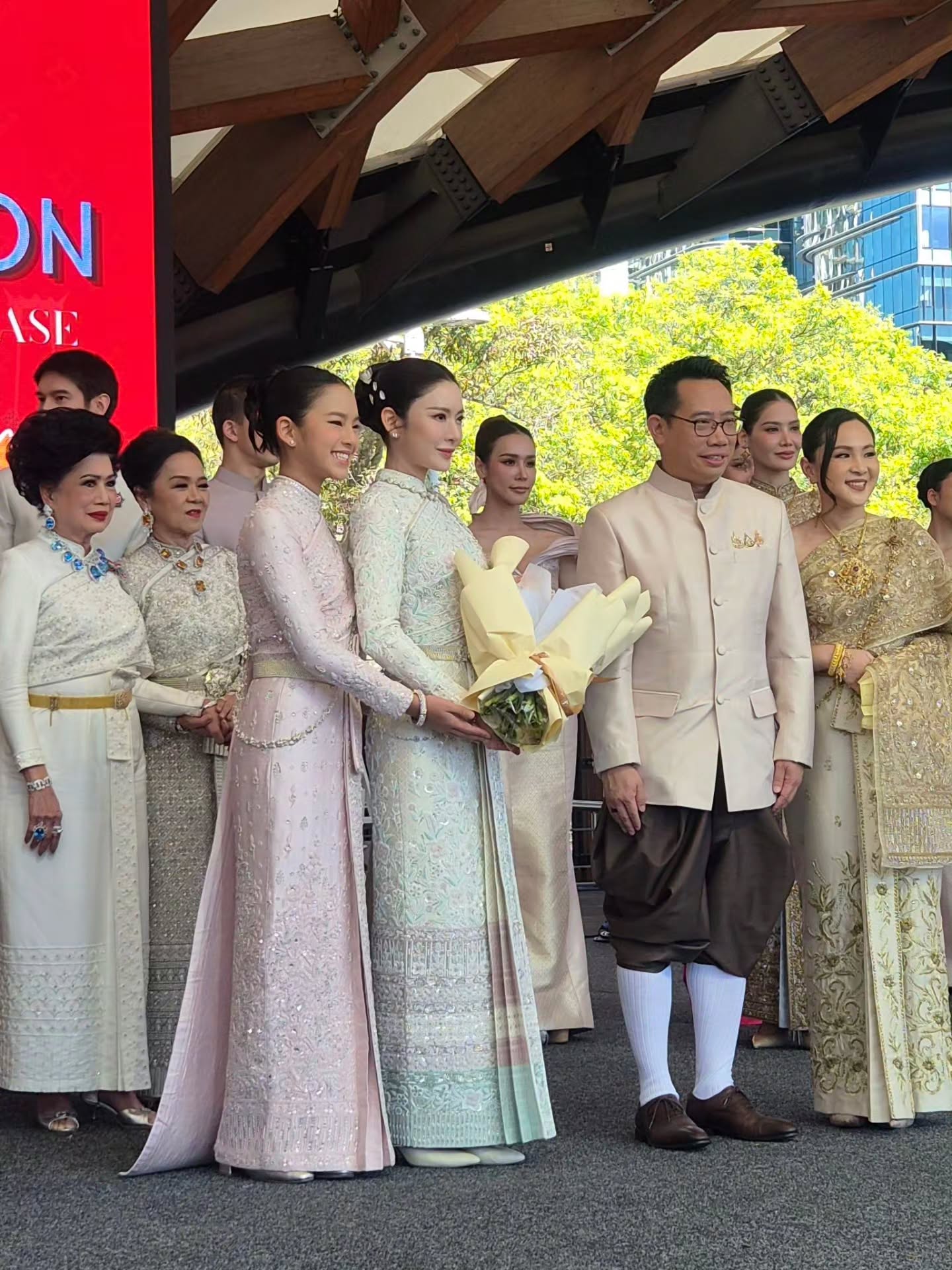 แอฟ - ทักษอร ภักดิ์สุขเจริญ