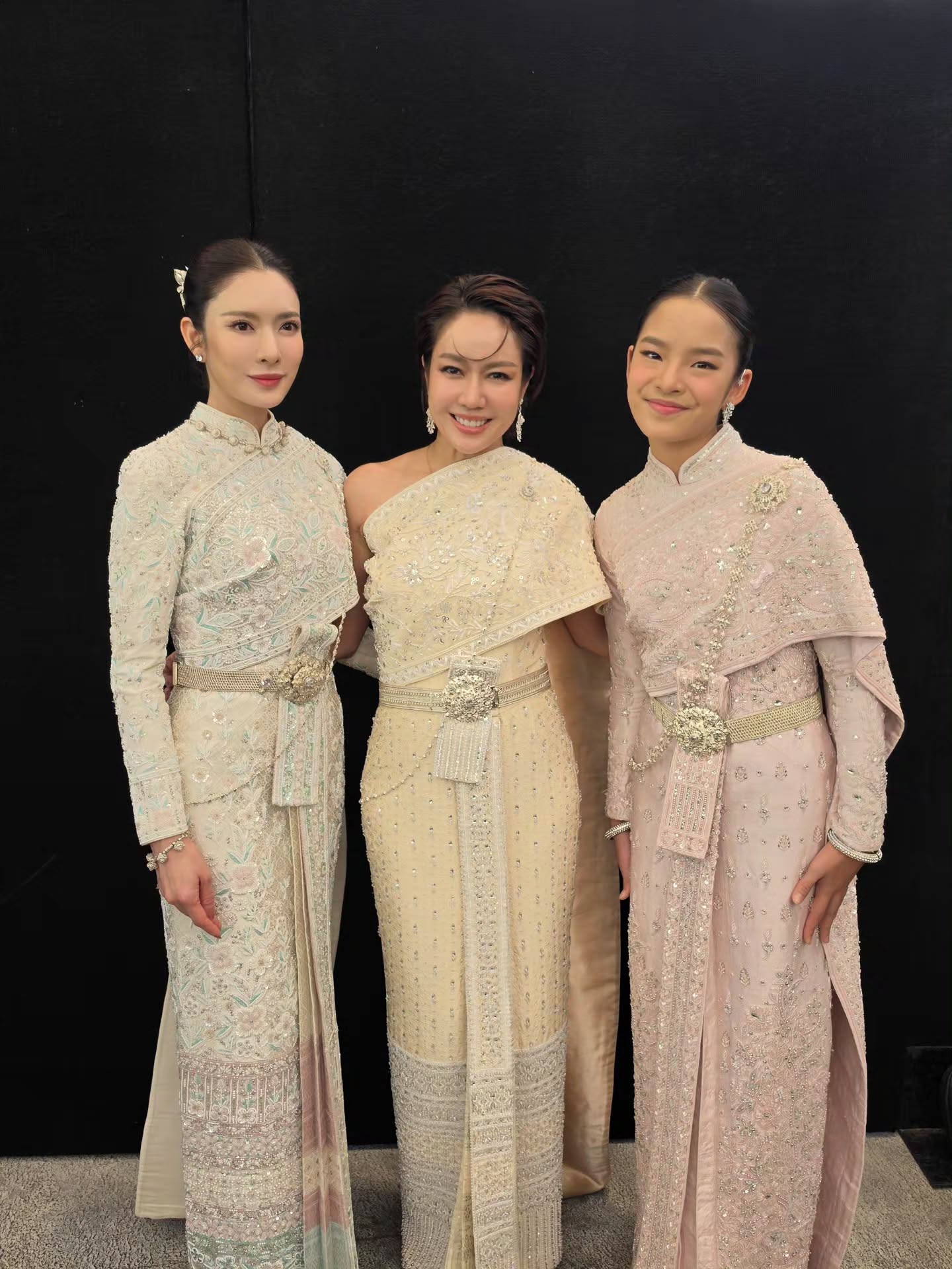 แอฟ - ทักษอร ภักดิ์สุขเจริญ