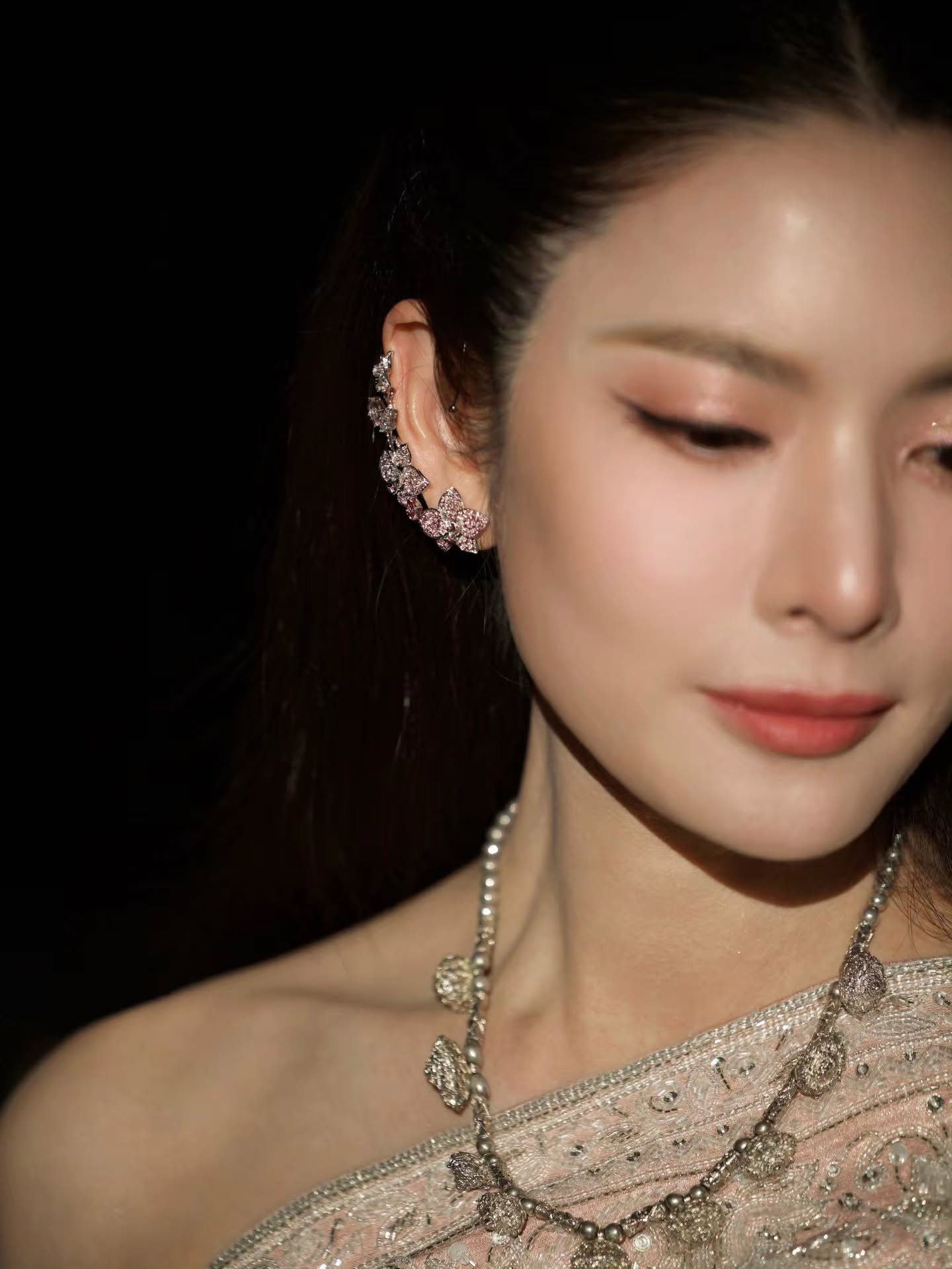 แอฟ - ทักษอร ภักดิ์สุขเจริญ