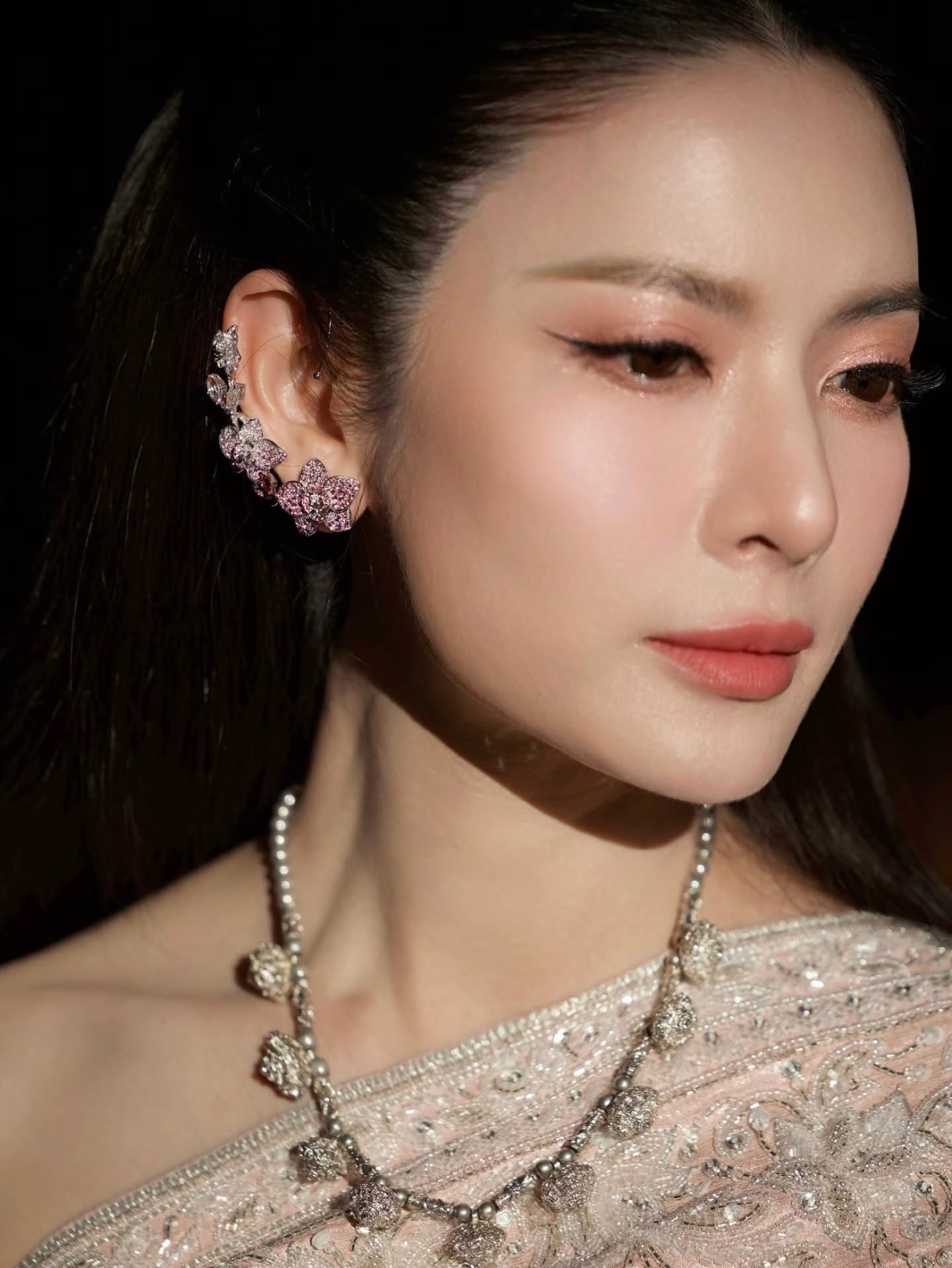 แอฟ - ทักษอร ภักดิ์สุขเจริญ