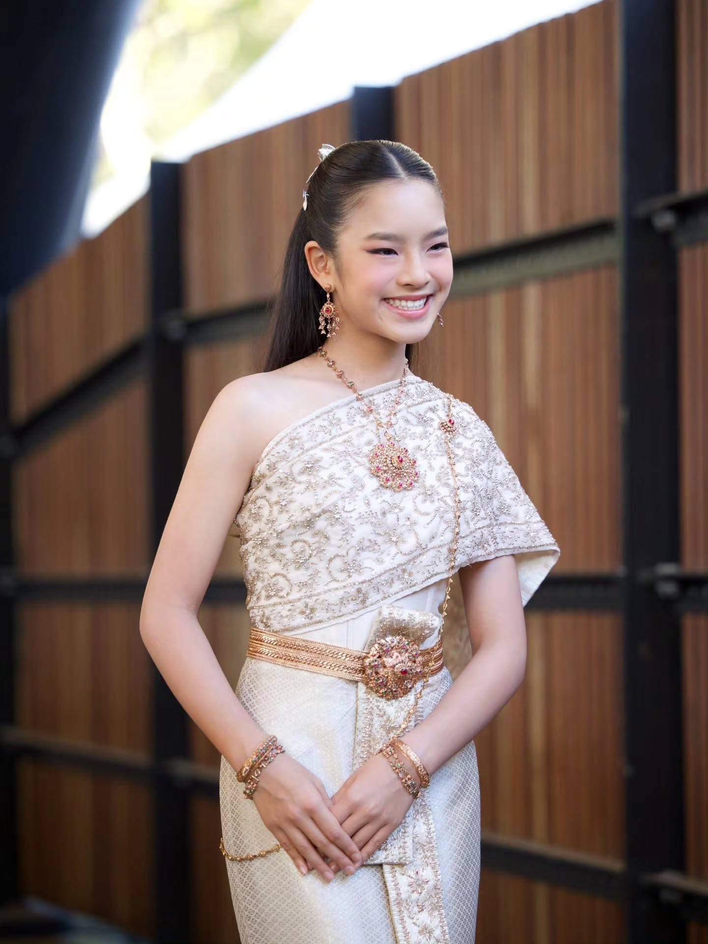 แอฟ - ทักษอร ภักดิ์สุขเจริญ