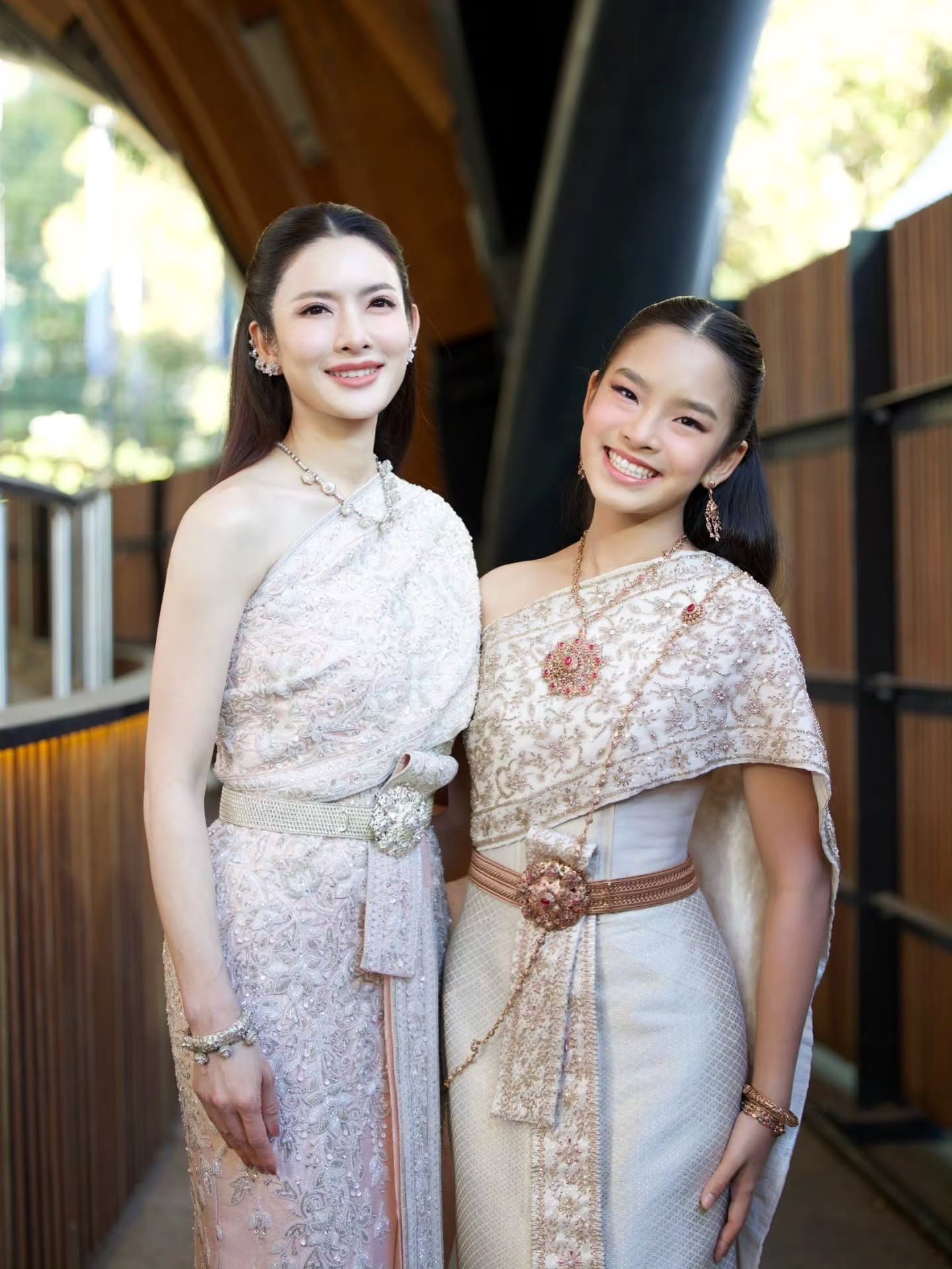 แอฟ - ทักษอร ภักดิ์สุขเจริญ