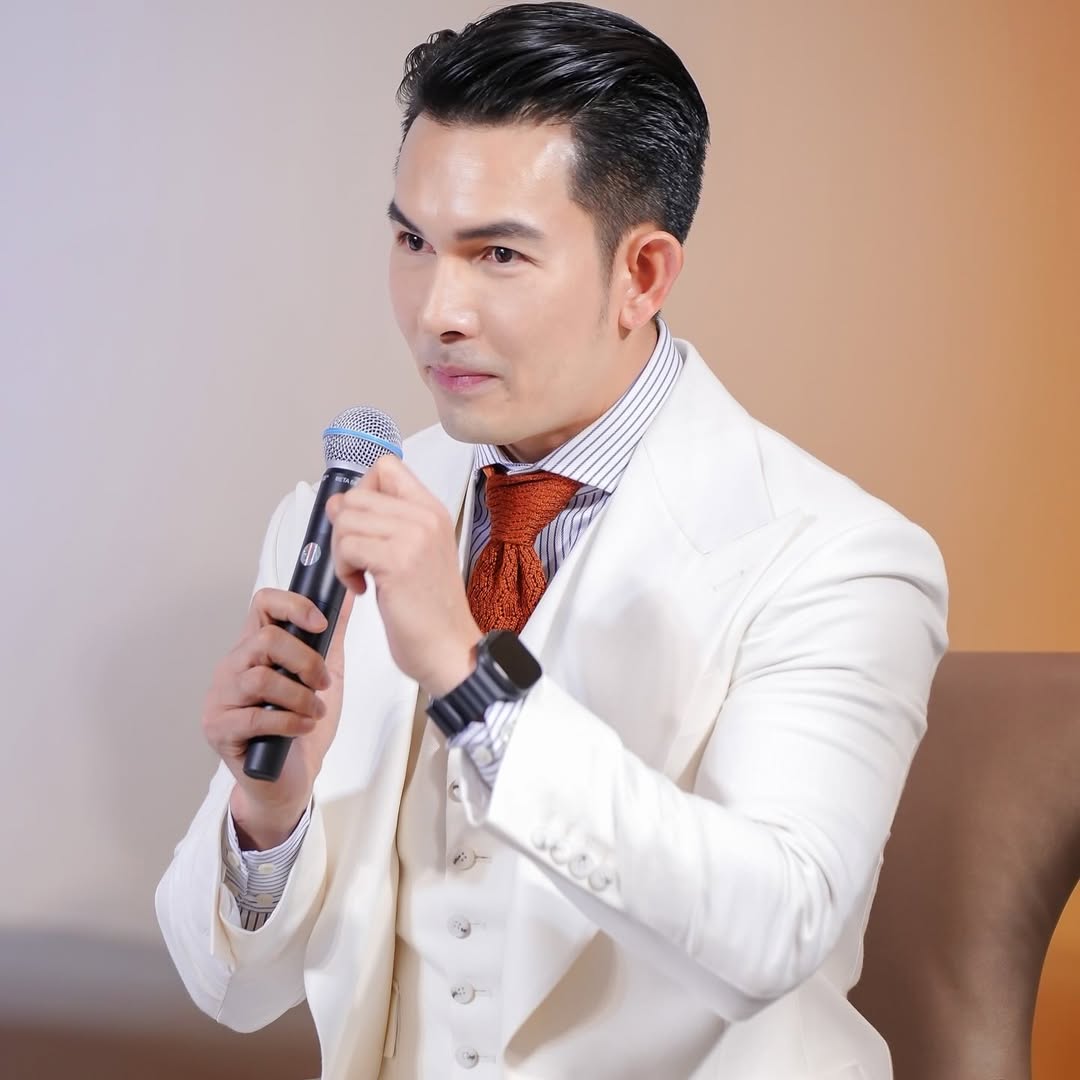 อั้ม - อธิชาติ ชุมนานนท์