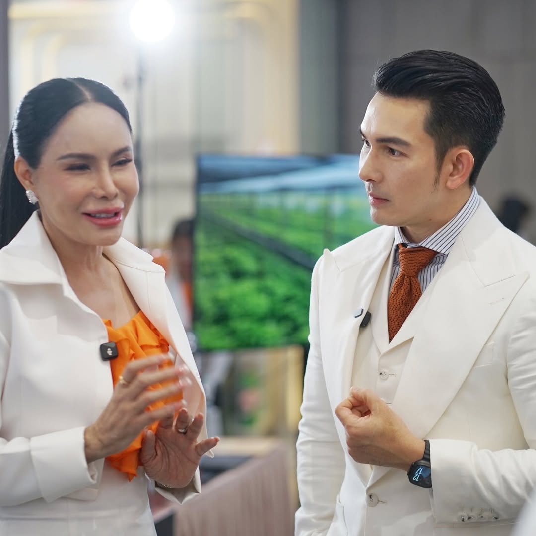 อั้ม - อธิชาติ ชุมนานนท์