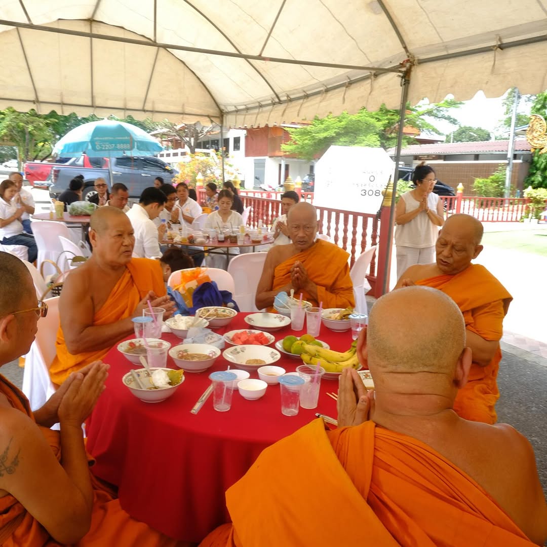 อั้ม - อธิชาติ ชุมนานนท์