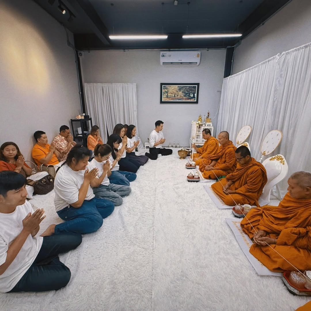 อั้ม - อธิชาติ ชุมนานนท์