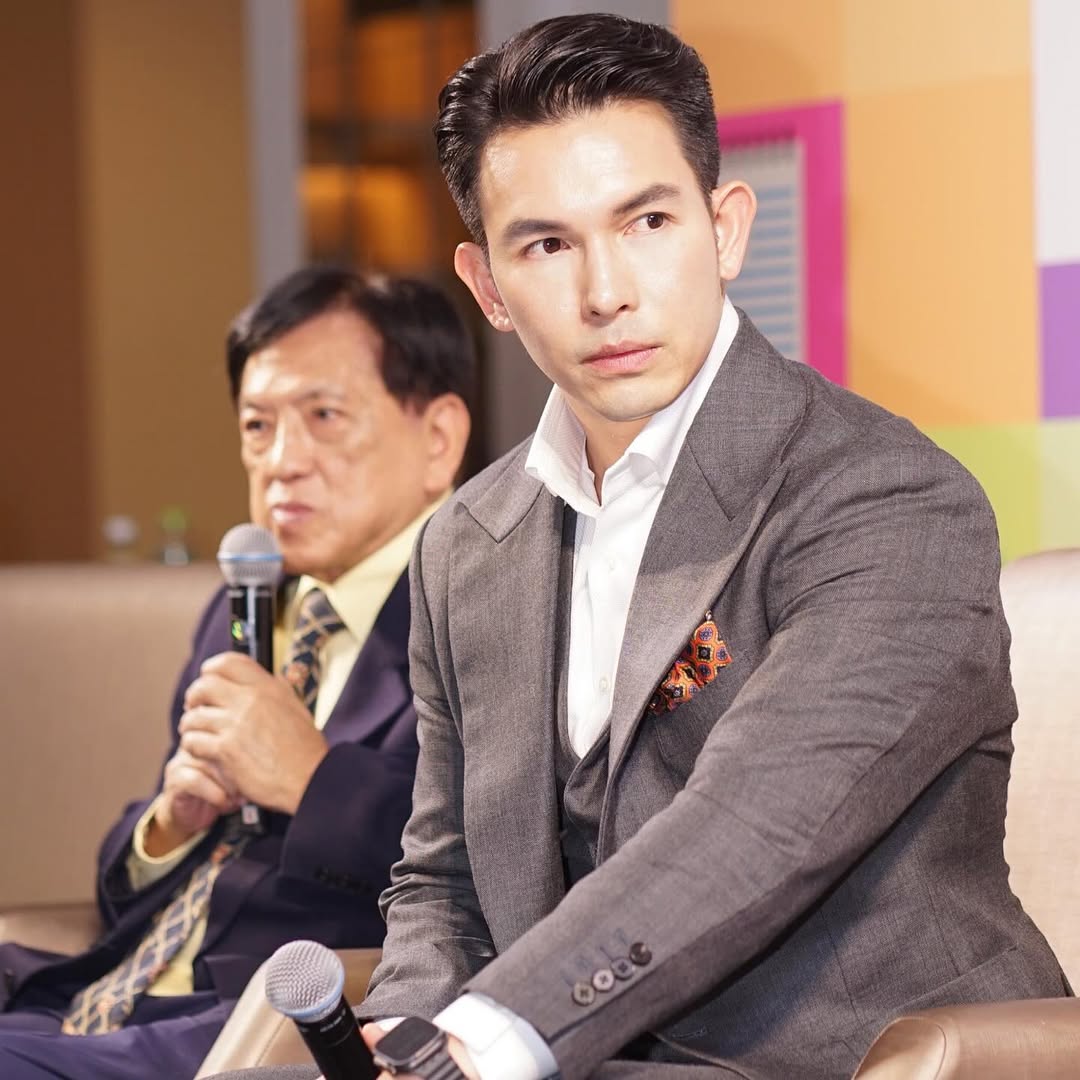 อั้ม - อธิชาติ ชุมนานนท์