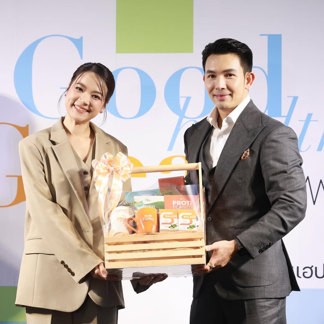 อั้ม - อธิชาติ ชุมนานนท์