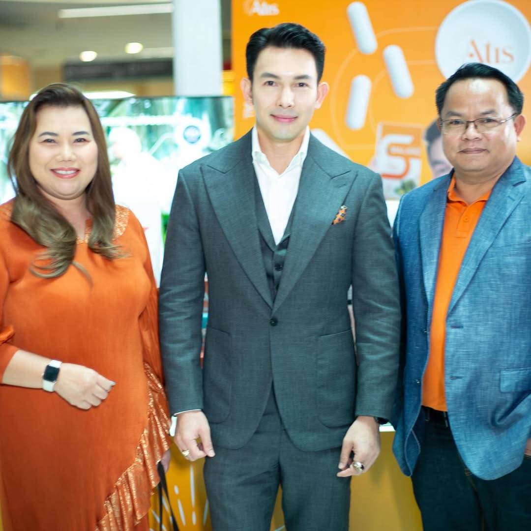 อั้ม - อธิชาติ ชุมนานนท์
